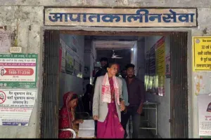 Jamshedpur news: डुमरिया में जर्जर अस्पताल भवन का दुखनी सोरेन ने किया निरीक्षण, नए भवन को जल्द शुरू करने की मांग