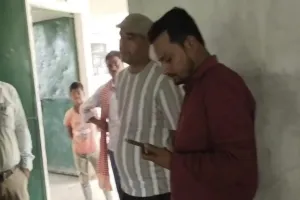 Palamu News: शिकायत के बाद ताराचक विद्यालय की जांच, स्कूल में मिली कई गंभीर अनियमितताएं