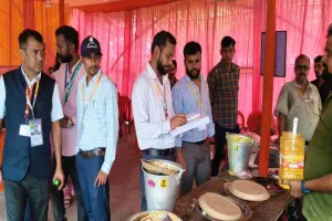 Deoghar News: श्रावणी मेले में मिलावटखोरों पर कसा शिकंजा, 65 खाद्य नमूनों की हुई जांच