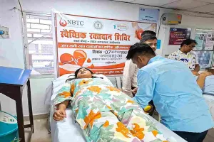 Sahibganj News: SBI ने खोला ‘जिंदगी का खाता’, साहिबगंज शाखा में 10 कर्मचारियों ने किया रक्तदान