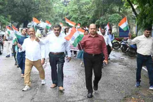Ranchi News: डॉ. श्यामा प्रसाद मुखर्जी विश्वविद्यालय में कुलपति राजीव मनोहर के नेतृत्व में भव्य तिरंगा यात्रा