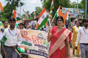 Giridih News: हर घर तिरंगा अभियान: स्कॉलर बीएड कॉलेज के छात्रों ने निकाली तिरंगा यात्रा