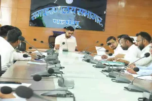 Palamu News: अगले माह होगा पीएम आवास फ्लैटों का गृह प्रवेश, डीसी ने अधिकारियों को दिए निर्देश