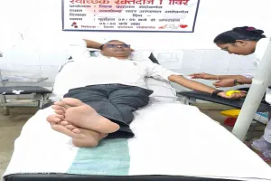 Sahibganj News: प्रोफेसर कुमार प्रशांत भारती ने 14वीं बार किया रक्तदान, बचाई गंभीर मरीज की जान