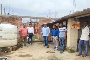 Hazaribagh News: बीडीओ ने आंगो पंचायत में पीएम आवास और अबुआ आवास योजनाओं का किया निरीक्षण