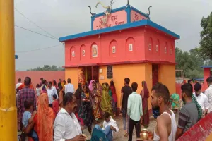 Koderma News: सावन की पहली सोमवारी पर खरियोडीह बाबा धाम में उमड़ी श्रद्धालुओं की भारी भीड़