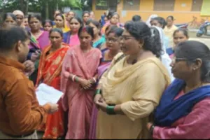 Sahibganj News: बकाया मानदेय और पोषाहार भुगतान को लेकर साहिबगंज में आंगनबाड़ी सेविकाओं का प्रदर्शन
