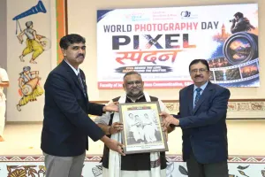 Ranchi News: सरला बिरला विश्वविद्यालय में विश्व फोटोग्राफी दिवस पर 'पिक्सेल स्पंदन 2026' का शुभारंभ