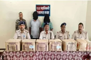 Crime News: पलामू: ई-रिक्शा से 1030 पीस अवैध देशी शराब बरामद, 5 तस्कर गिरफ्तार
