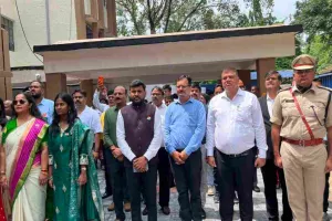 Ranchi News: विकास भवन रांची में स्वतंत्रता दिवस पर डीडीसी संजय भगत ने फहराया तिरंगा