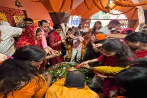 Koderma News: सावन की अंतिम सोमवारी पर उमड़ा आस्था का सैलाब, ध्वजाधारी धाम में जलाभिषेक