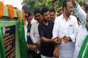 Deoghar News: जल संसाधन मंत्री हफीजुल हसन ने मधुपुर में 11 करोड़ की सात सड़कों का किया शिलान्यास