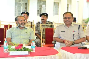 Giridih News: कानून-व्यवस्था होगी मजबूत, डीसी और एसपी ने 32 नए वाहनों को दिखाई हरी झंडी