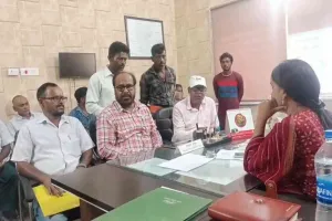 Giridih News: पूर्व जिप सदस्य राजेश यादव ने गांडेय बीडीओ और आपूर्ति पदाधिकारी को सौंपा मांग पत्र