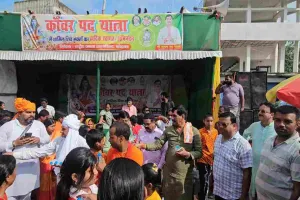 Koderma News: झुमरीतिलैया में राजद ने कांवड़ पदयात्रियों के लिए लगाया भव्य सेवा शिविर