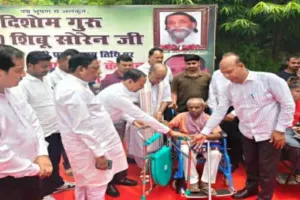  Sahibganj News:शिबू सोरेन की पहली पुण्यतिथि पर दिव्यांगों के बीच उपकरण वितरित