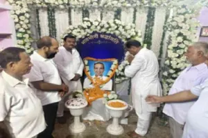 Sahibganj News: कांग्रेसियों ने स्व. राम श्रृंगार ओझा के तैलीय चित्र पर पुष्प अर्पित कर दी श्रद्धांजलि