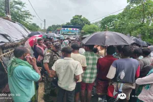 Pakur News: महेशपुर-गुम्मामोड़ मार्ग पर दर्दनाक सड़क हादसा, आक्रोशित ग्रामीणों ने किया सड़क जाम