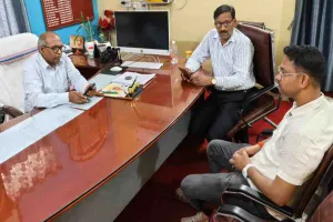 Hazaribagh  News: बड़कागांव सीएचसी में जच्चा-बच्चा की मौत पर जनाक्रोश, 9 घंटे बाद खत्म हुआ धरना