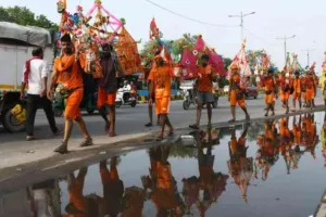सावन के पहले सोमवार पर शिवालयों में उमड़ा आस्था का सैलाब, हर-हर महादेव के जयघोष से गूंजा देश