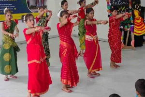 Giridih News: विश्व आदिवासी दिवस से पहले ओपन माइंड वर्ल्ड स्कूल में नृत्य प्रतियोगिता, बच्चों ने दिखाई सांस्कृतिक प्रतिभा