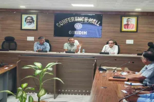 Giridih News: उपायुक्त रामनिवास यादव ने सीसीएल क्षेत्र में आजीविका संवर्धन पर की समीक्षा बैठक