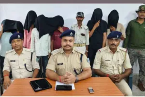 ईटखोरी मार्ग पर स्थित चांदनी होटल में अवैध जिस्मफरोशी का बड़ा भंडाफोड़