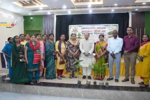 Koderma News: अहिवरण वंशज ने बांटे 300 फलदार पौधे, हरियाली संरक्षण का लिया संकल्प