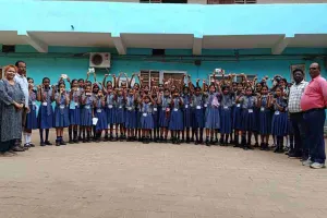 Dumka News: सिदो कान्हू उच्च विद्यालय में प्रधान डाकघर द्वारा राखी बनाओ प्रतियोगिता आयोजित