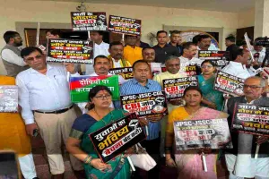 Jharkhand Assembly: JPSC-JSSC मुद्दे पर भाजपा विधायकों का प्रदर्शन, डॉ नीरा यादव भी हुईं शामिल