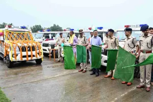 Bokaro News: आईजी, उपायुक्त और एसपी ने सेक्टर 12 पुलिस लाइन से वाहनों को किया रवाना