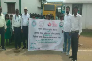 Koderma News: पीएम उत्क्रमित मध्य विद्यालय डंडाडीह के 140 विद्यार्थियों ने किया शैक्षणिक भ्रमण