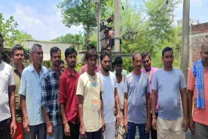 Giridih News: कैला ढाब में बार-बार खराब हो रहा 100 KVA ट्रांसफार्मर, ग्रामीणों ने 200 KVA लगाने की मांग की