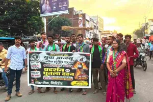 जेपीएससी-जेएसएससी परीक्षा में धांधली के खिलाफ आजसू कार्यकर्ताओं ने फूंका राज्य सरकार का पुतला