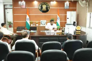 Palamu News: उपायुक्त शेखावत की सख्त हिदायत, उर्वरकों की कालाबाजारी और जमाखोरी पर लगेगा अंकुश