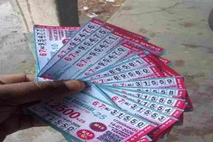 Dumka News: शिकारीपाड़ा क्षेत्र में अवैध लॉटरी का काला कारोबार, गाढ़ी कमाई गंवा रहे मजदूर