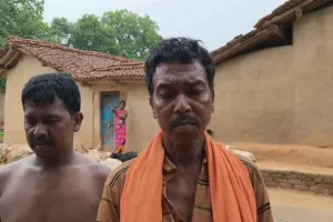 Giridih News: जियो-टैगिंग के एक साल बाद भी नहीं मिला आवास, 10 हजार रुपये मांगने का आरोप