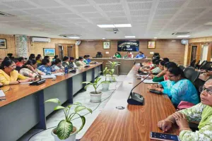 Giridih News: उप विकास आयुक्त स्मृता कुमारी ने की प्रधानमंत्री मातृ वंदना योजना की समीक्षा