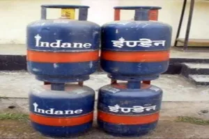 पहली अगस्त से कमर्शियल सिलेंडर हुआ सस्ता, दिल्ली में 202 और कोलकाता में 209 की कटौती