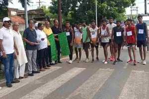 Deoghar News: स्वतंत्रता दिवस से पहले मधुपुर में सद्भावना मैराथन, 17 धावकों ने लगाई दौड़; बबलू वर्मा रहे प्रथम