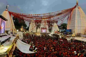Shravani Mela: भोर 4:21 बजे खुले बाबा मंदिर के पट, जलार्पण के लिए उमड़ी कांवरियों की भीड़