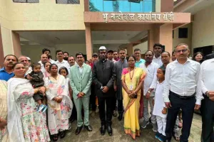 Ranchi News: भू-बंदोबस्त कार्यालय में शान से लहराया तिरंगा, डीसी मंजूनाथ भजन्त्री ने दिलाया राष्ट्रसेवा का संदेश