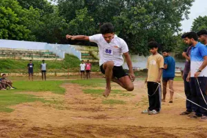 Deoghgar News: 12वीं देवघर जिला एथलेटिक्स चैंपियनशिप का आगाज, पहले दिन 372 खिलाड़ियों ने दिखाया दमखम