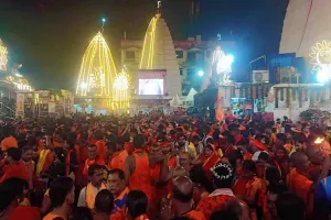 Baba Dham Update: भोर 4:13 बजे खुला बाबा का दरबार, 24वें दिन बोल बम से गूंज उठी बाबा नगरी