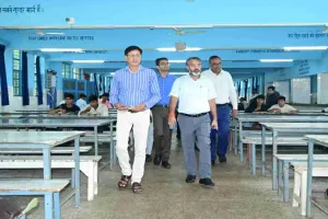Giridih News: उपायुक्त रामनिवास यादव ने गांडेय नवोदय विद्यालय का किया औचक निरीक्षण
