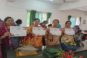 Pakur News: उत्कृष्ट कार्य करने वाले बीएलओ को प्रशस्ति पत्र देकर किया सम्मानित