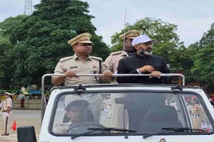Giridih News: उपायुक्त रामनिवास यादव और एसपी डॉ. बिमल कुमार ने परेड पूर्वाभ्यास का किया निरीक्षण