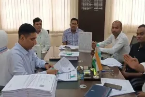 Deoghar News: एसडीओ राजीव कुमार की अध्यक्षता में विशेष गहन पुनरीक्षण कार्य की हुई समीक्षा