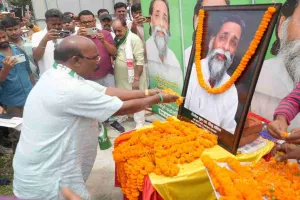 Hazaribagh News: दिशोम गुरु शिबू सोरेन की पुण्यतिथि पर झामुमो की श्रद्धांजलि, बरही चौक का नामकरण