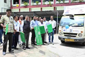 Bokaro News: उपायुक्त अजय नाथ झा ने फसल बीमा जागरूकता वैन को दिखाई हरी झंडी